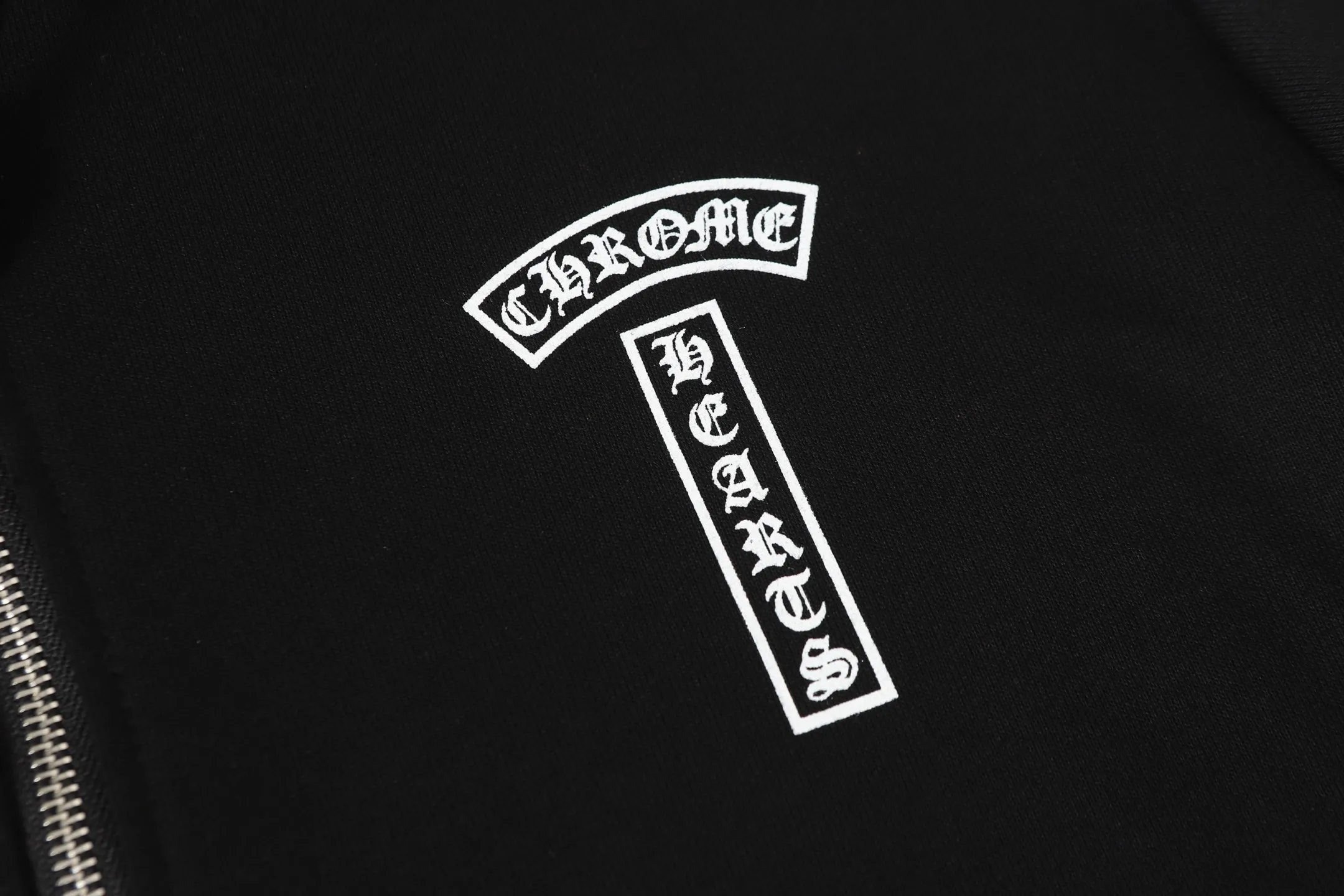 P240 #K27 cross-border model. If you are pursuing quality, please do not place an order. -Chrome Hearts/Chrome Hearts Sanskrit printed zipper sweatshirt cardigan jacket -High weight, high density and high quality. The wool is soft, delicate and skin-friendly. It feels soft and silky. It has excellent warmth and skin-friendly properties. S M L XL